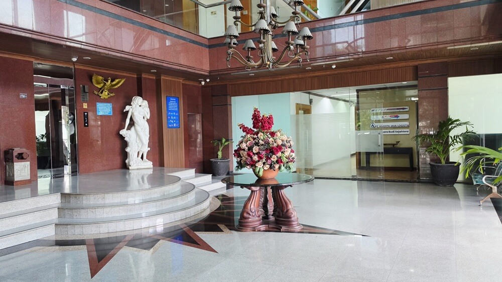 Lobby-Right-Side-scaled